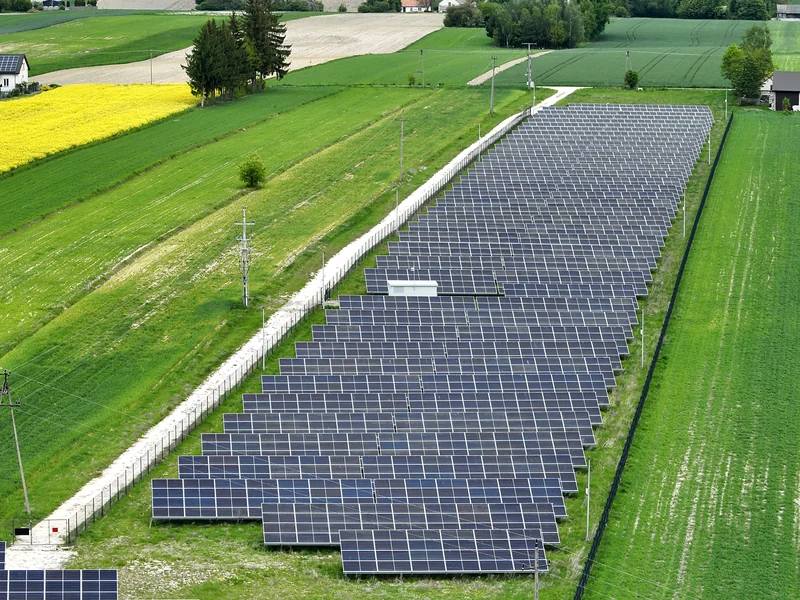 Farma fotowoltaiczna w Rogowie - widok z drona